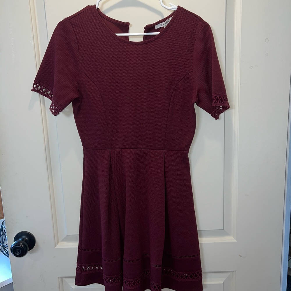 Maroon short sleeve dress